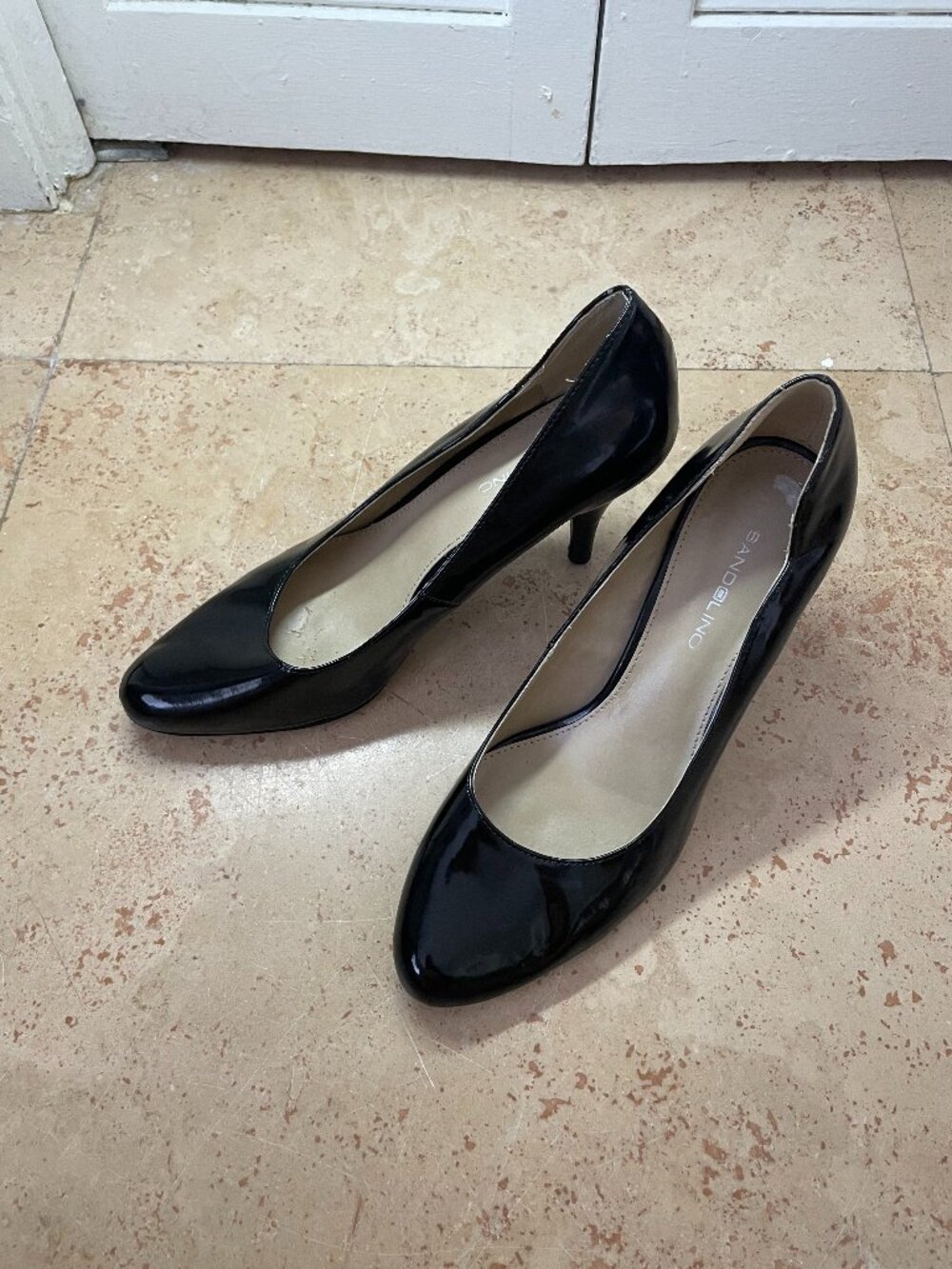 Bandolino Black Patent Leather Pumps Women’s Size 8M Classic Mid Heel Work Shoes